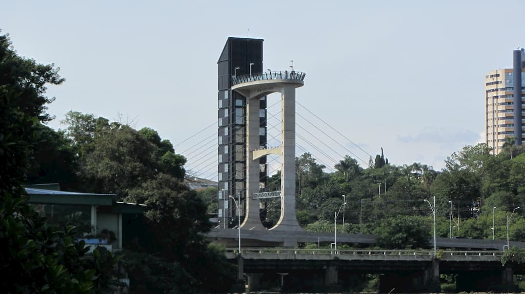 Elevador panorâmico | ponte caio tabajara esteves de lima