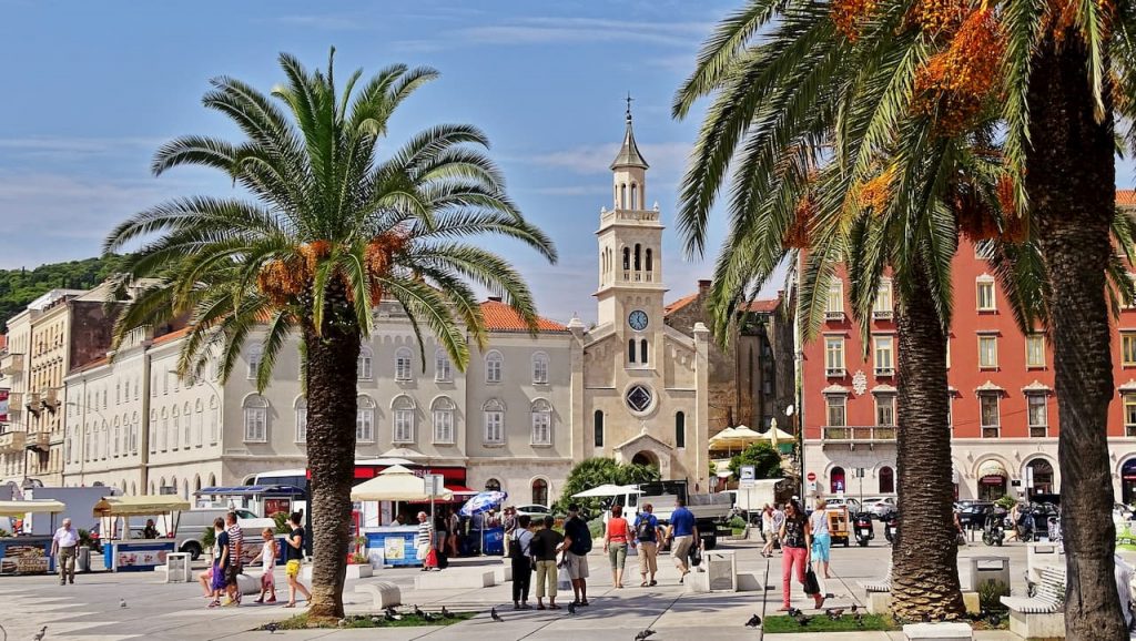 Praça de split | cidades turísticas da croácia
