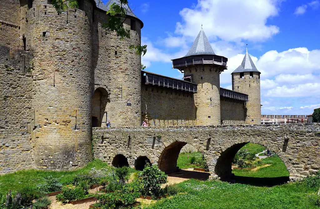 Castelo mediaval em carcassonne | cidades da frança
