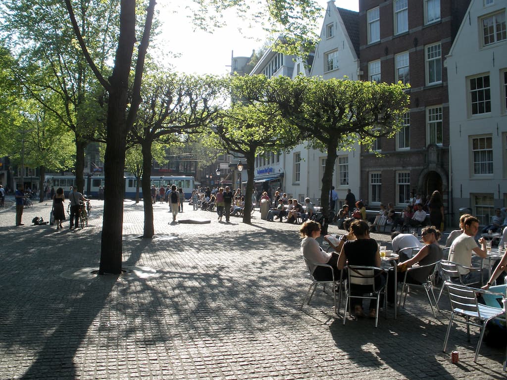 A bela praça spui | pontos turísticos de amsterdam