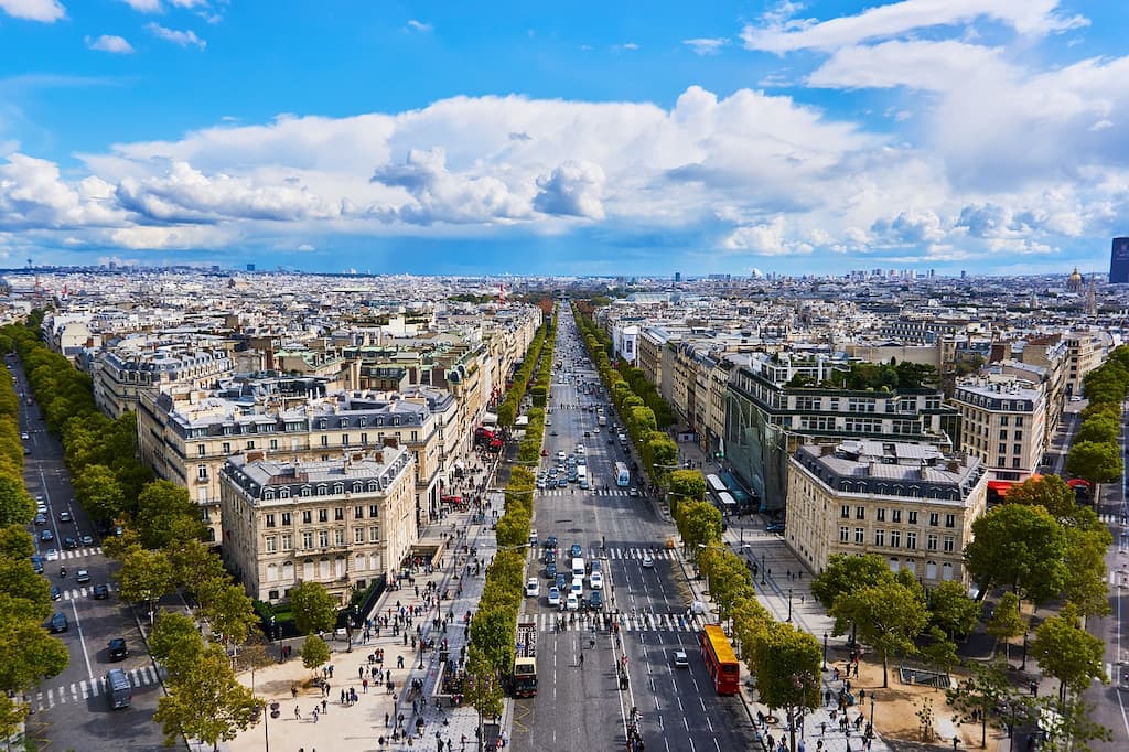 Dos pontos turísticos de paris que você mais irá gastar: champs elysées