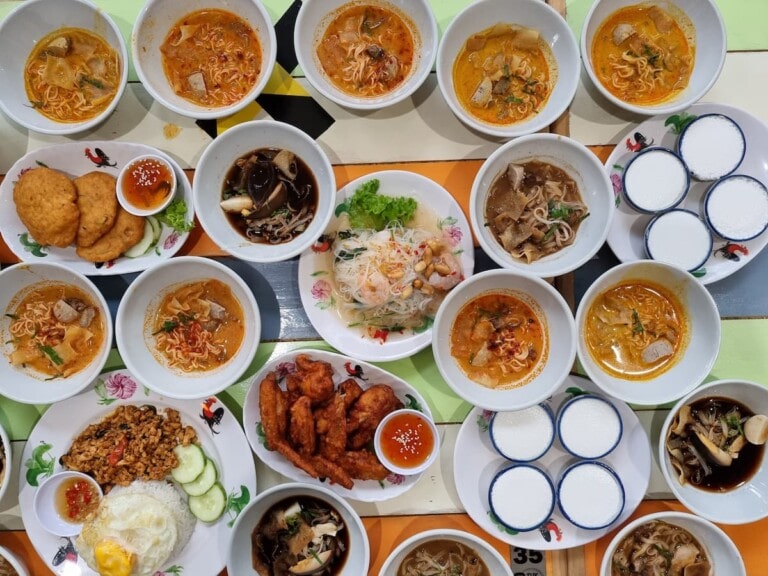 10 pratos típicos da tailândia: aprecie o sabor único da culinária tailandesa